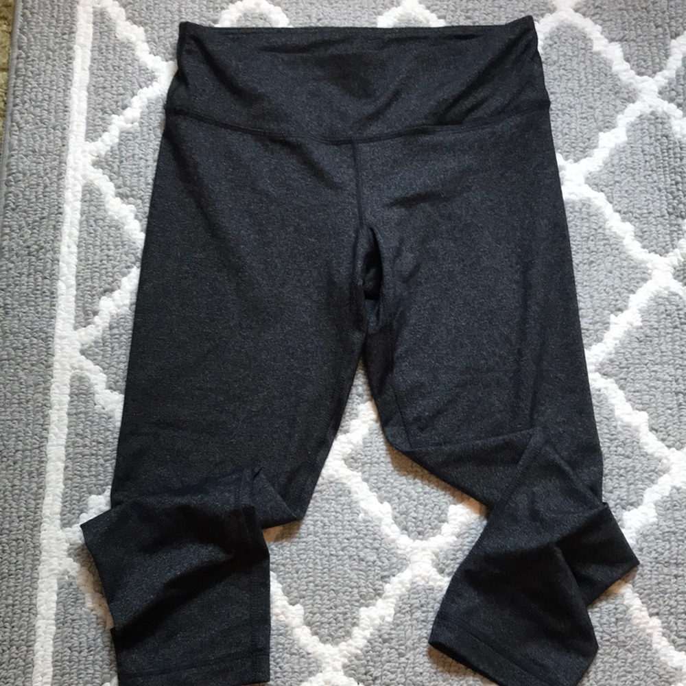 ❗️SOLD❗️ Athletic pant capris style